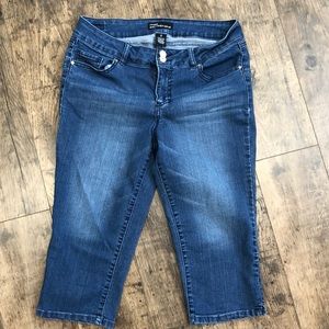 Miss Poured In Blue Stretch Denim Capri 8 Jeans